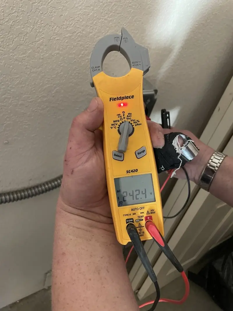 Voltage testing with clamp meter during Aluminum Wiring Replacement in Cumru